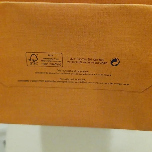 Louis Vuitton - Picture 3 of 5